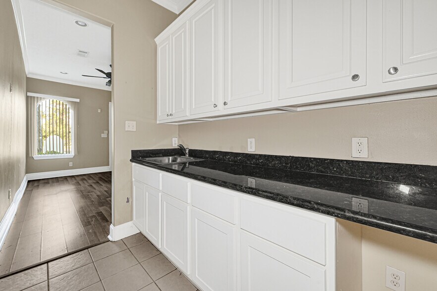 More Photos Of 12816 Willow Centre Dr, Houston Loft Creative Space For Sale