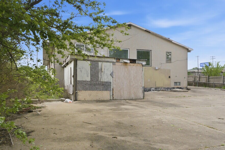 More Photos Of 2122 S Glenstone Ave, Springfield Freestanding For Sale