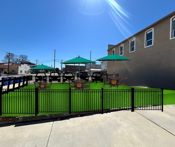 More Photos Of 211 E Court St, Seguin Storefront Retail Office For Lease