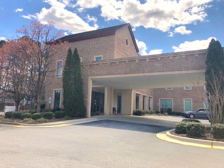 More Photos Of 916 S Main St, Fuquay-Varina Medical For Lease