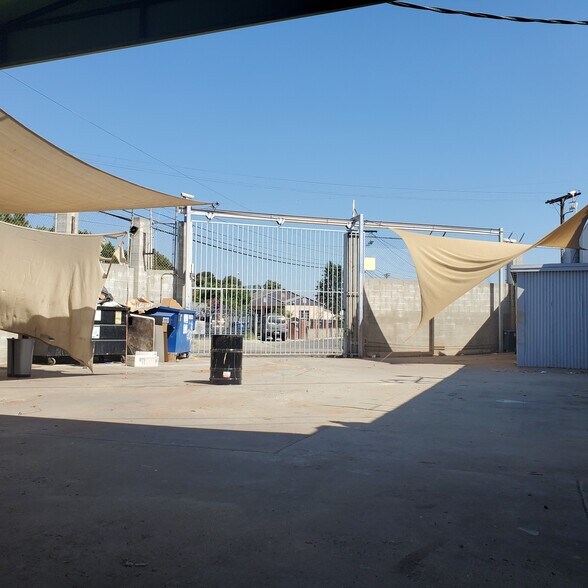 More Photos Of 7648-7654 San Fernando Rd, Sun Valley Warehouse For Lease