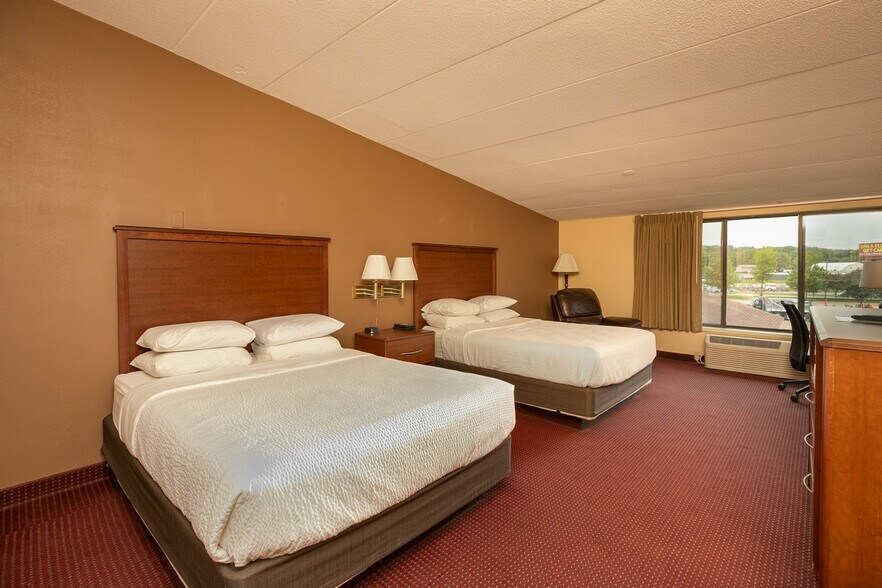More Photos Of 435 16th Ave NW, Rochester Hotel For Sale