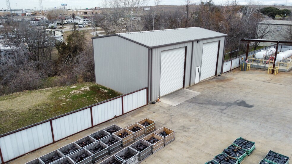 More Photos Of 178 Bear Cat Rd, Aledo Industrial For Sale
