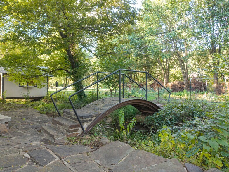 More Photos Of 411 E Front Ave, Chester Hospitality For Sale