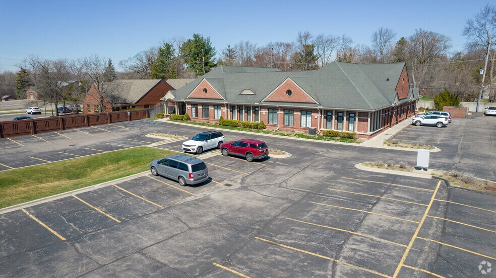More Photos Of 34024 W 8 Mile Rd, Farmington Hills Office For Sale