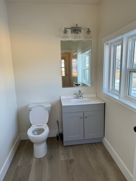 More Photos Of 405 N Roop St, Carson City Office For Lease