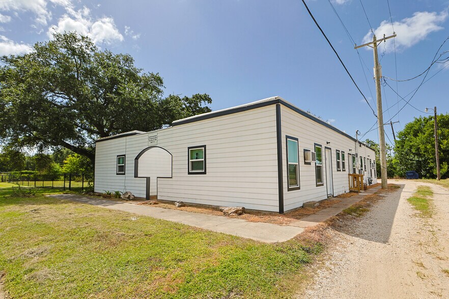 More Photos Of 521 2nd Ave N, Texas City Apartments For Sale