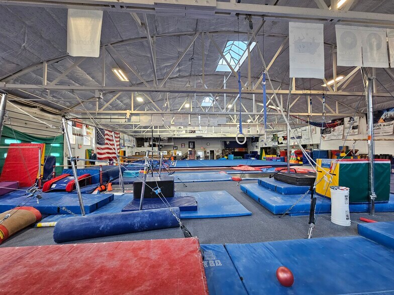 More Photos Of 815 N 1st Ave, Great Falls Auto Dealership For Lease