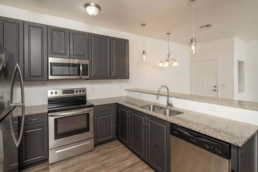 More Photos Of 2016 W Orangewood Ave, Phoenix Apartments For Sale