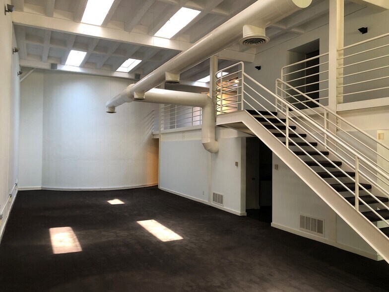 More Photos Of 3800 Main St, Dallas Office For Lease