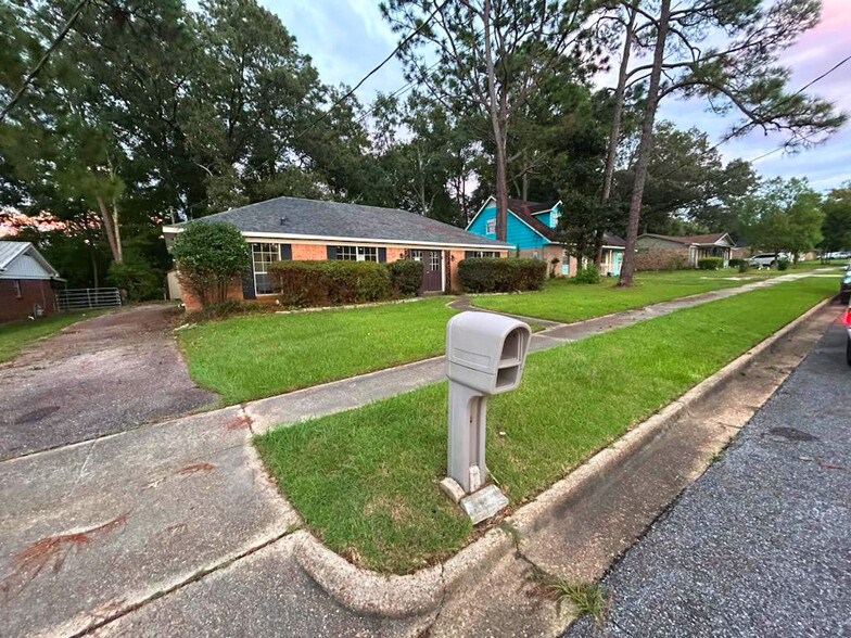 Primary Photo Of 505 Newport Dr W, Mobile Land For Sale