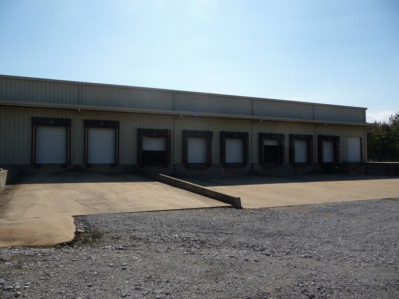 More Photos Of 1715 McCullough Blvd, Tupelo Flex For Lease