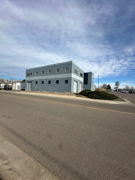 More Photos Of 5501 Pearl St, Denver Warehouse For Lease