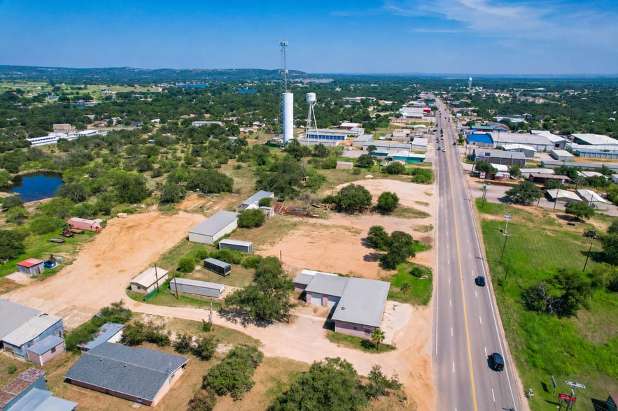 More Photos Of 2810 W Highway 1431, Kingsland Flex For Sale