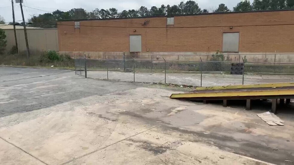 Primary Photo Of 5600-5700 Drake Dr SW, Atlanta Warehouse For Lease