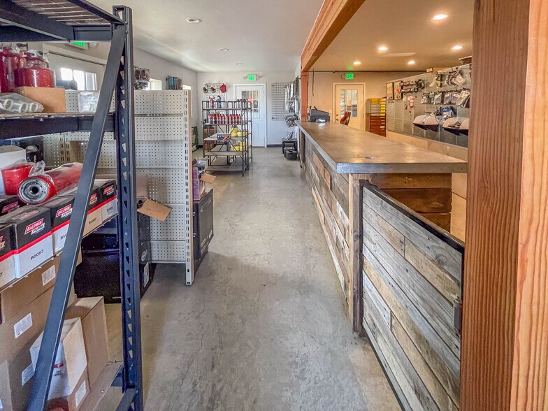 More Photos Of 1625 W Duke Rd, Sutherlin Warehouse For Sale