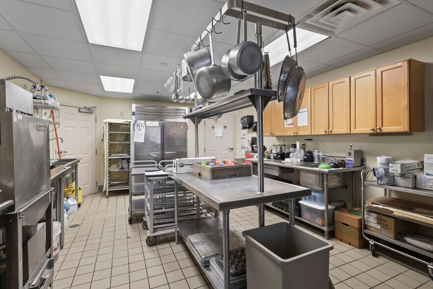 More Photos Of 1631 Main St, Niagara Falls Industrial For Sale