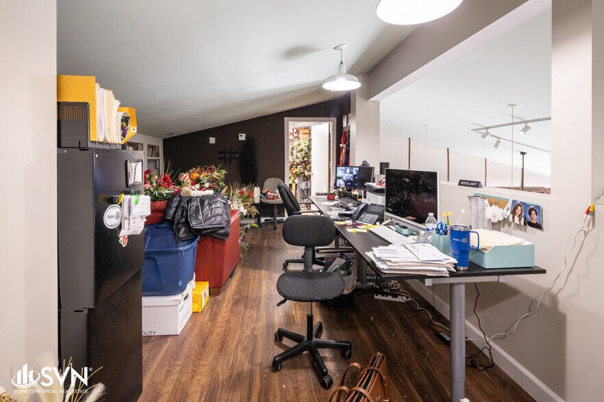 More Photos Of 141-143 Southgate Dr, Georgetown Freestanding For Lease