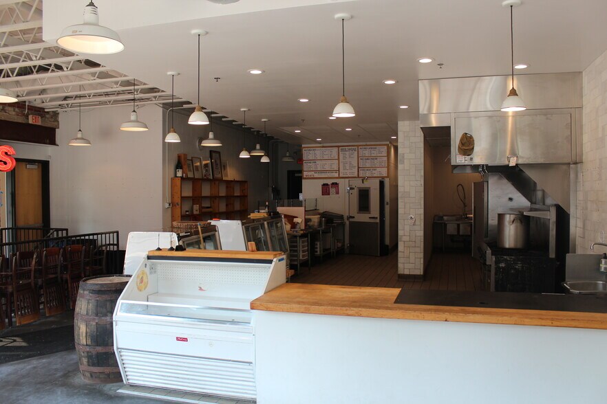 More Photos Of 1934-1948 Hennepin Ave, Minneapolis Office For Lease