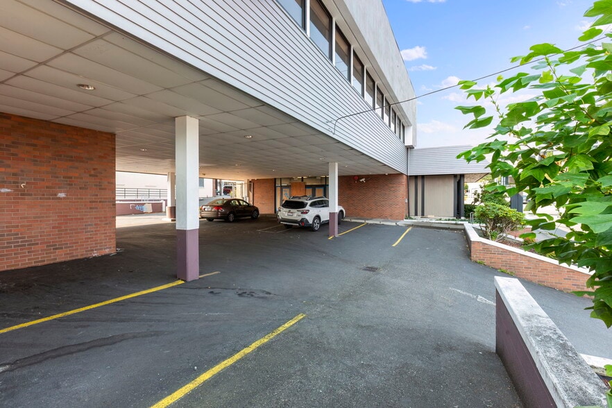 More Photos Of 873-875 6th St, Bremerton Bank For Lease