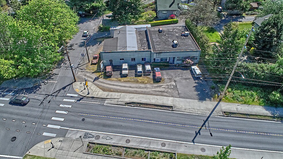 More Photos Of 2502 SW Multnomah Blvd, Portland Light Distribution For Sale