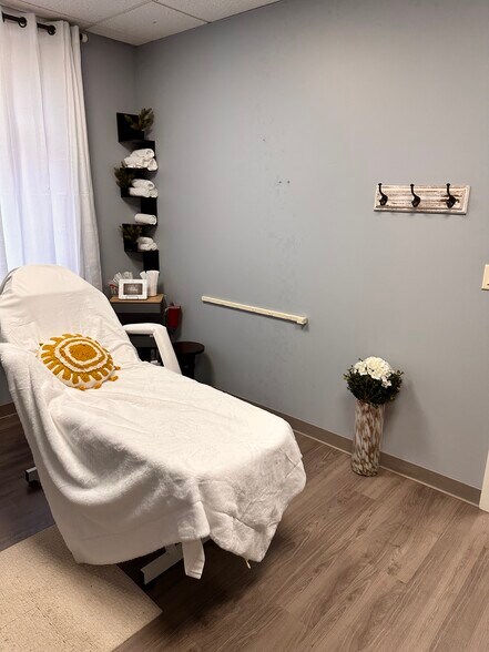 More Photos Of 1810 Erie Blvd E, Syracuse Office For Sale