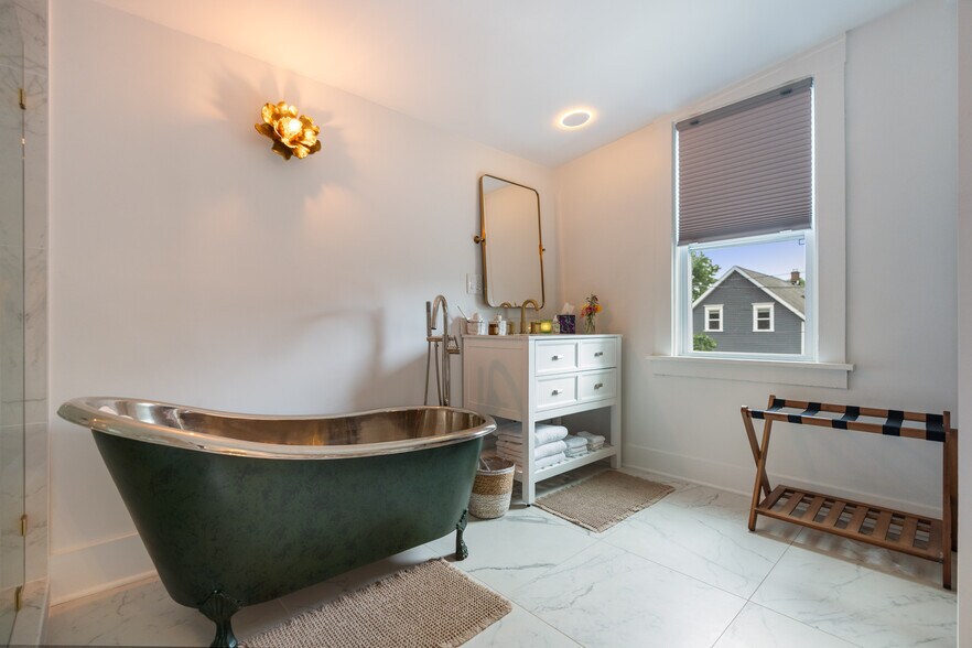 More Photos Of 2102 Freeman Ave, Cleveland Bar For Sale