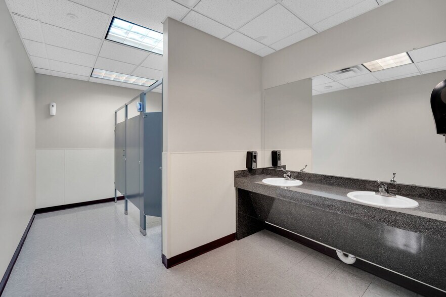 More Photos Of 1620 Valwood Pky, Carrollton Research And Development For Sale