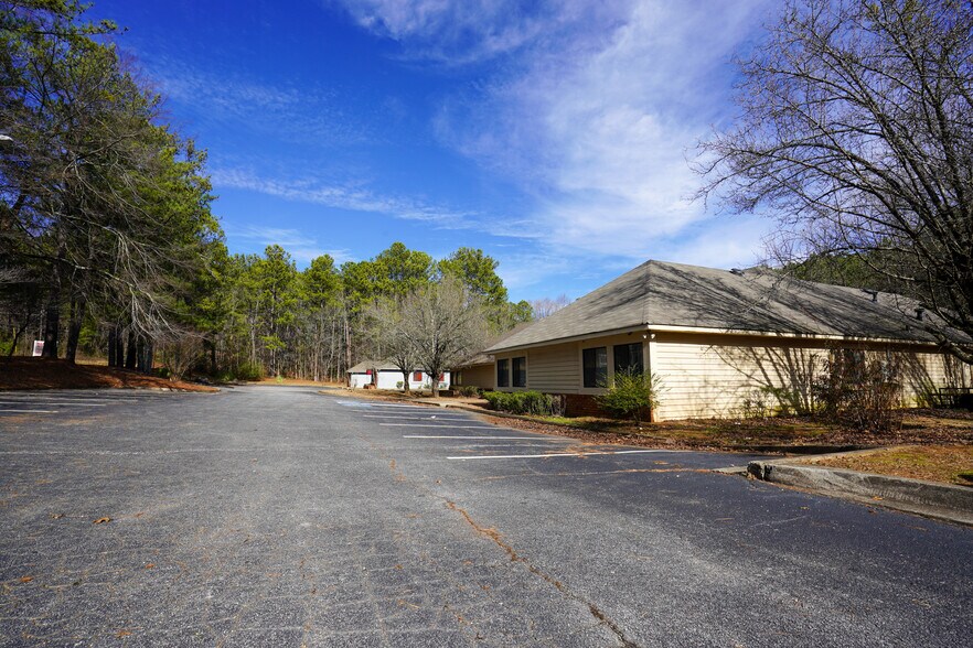 More Photos Of 2950 Stone Hogan Connector Rd SW, Atlanta Medical For Sale