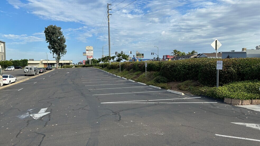 More Photos Of 1022 W Morena Blvd, San Diego Showroom For Lease