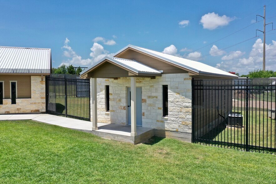 More Photos Of 4150 Highway 36 S, Brenham Shelter For Sale