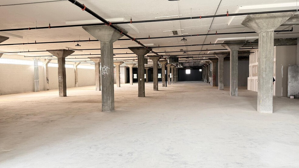 More Photos Of 815 E 135th St, Bronx Warehouse For Lease