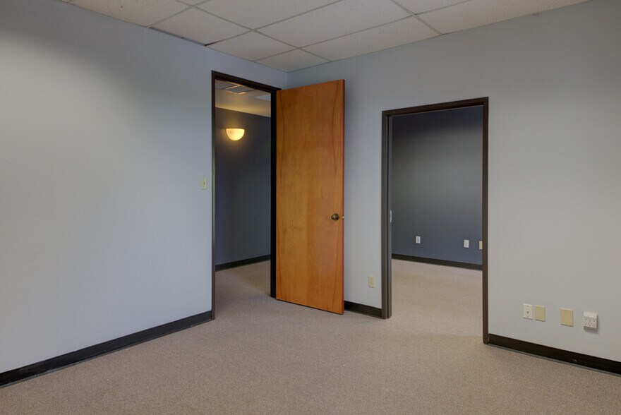 More Photos Of 11824 Jollyville Rd, Austin Medical For Lease