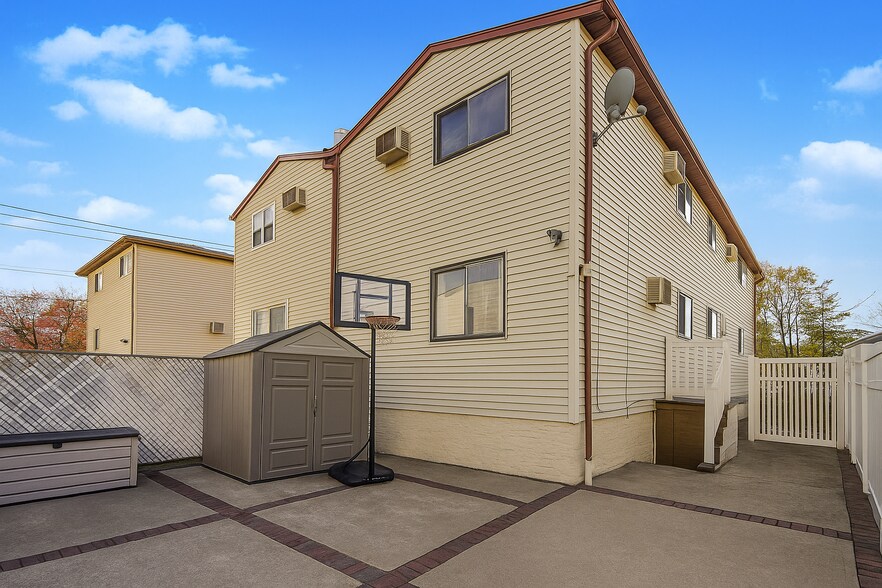 More Photos Of 191 Lamberts Ln, Staten Island Apartments For Sale