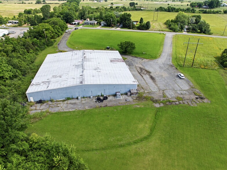 More Photos Of 1000 Warmack, Warner Warehouse For Sale