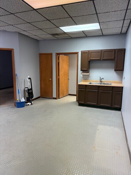 More Photos Of 1225 Channahon Rd, Joliet Warehouse For Lease
