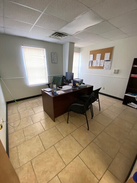 More Photos Of 2112 N Bolton Ave, Alexandria Service For Sale