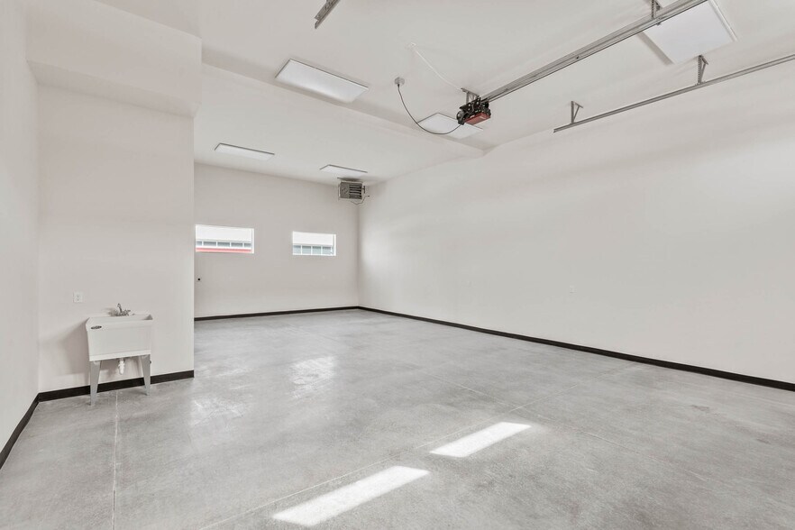 More Photos Of 2994-3016 N 27th Ave, Bozeman Light Manufacturing For Lease