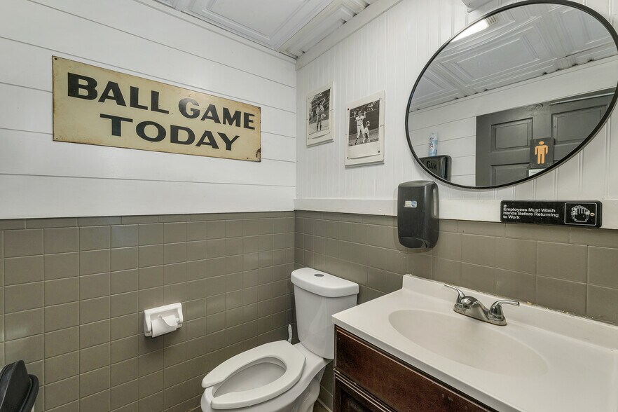 More Photos Of 40 Main St, Goffstown Restaurant For Sale