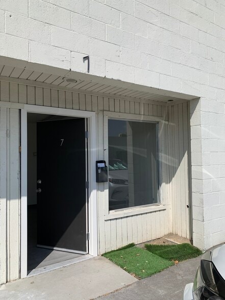 More Photos Of 20371 Prairie St, Chatsworth Manufacturing For Lease