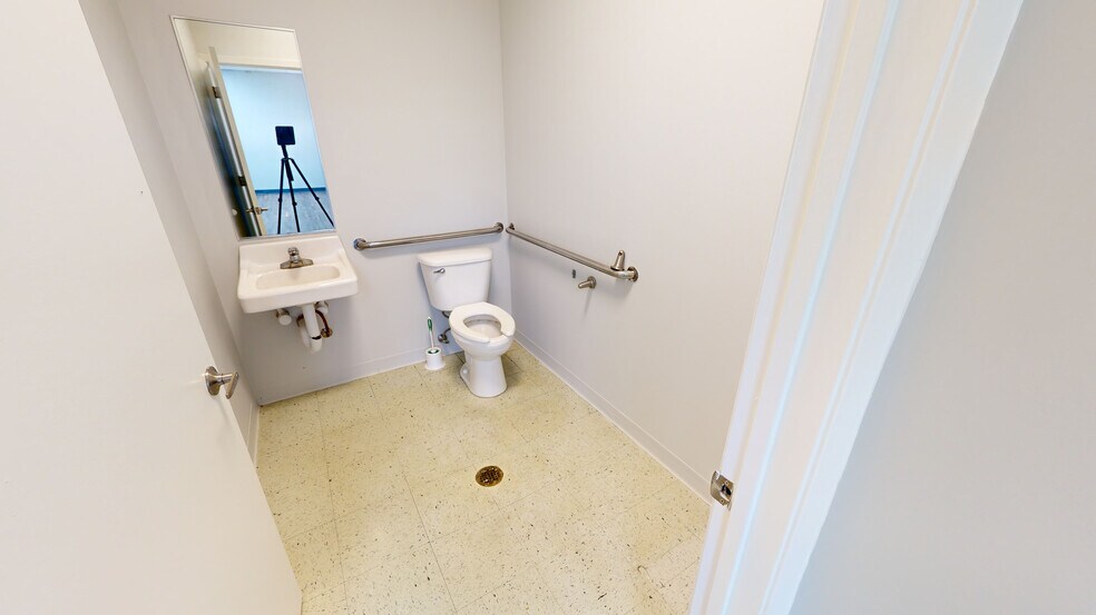 More Photos Of 635 Petro Point Dr, Lake Charles Office For Sale