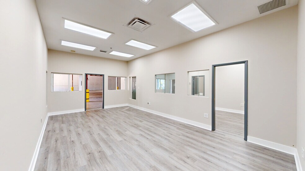 More Photos Of 8007-8115 NW 74th Ave, Miami Warehouse For Lease