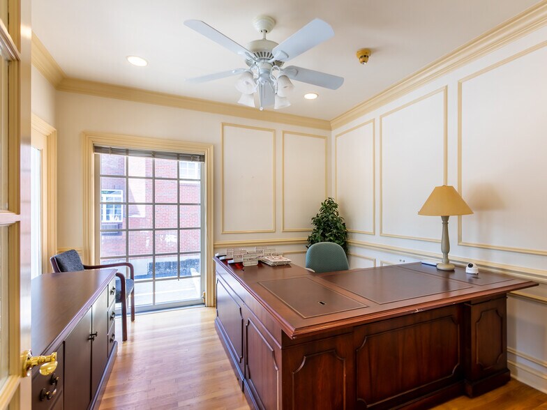 More Photos Of 301 W Roosevelt Rd, Wheaton Office For Lease