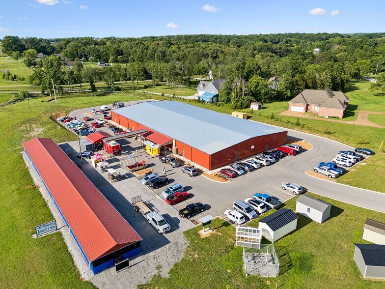 More Photos Of 4070 Old Highway 431, Greenbrier Freestanding For Sale