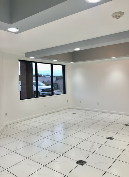 More Photos Of 2503 Westminister Rd, Pearland Storefront For Sale