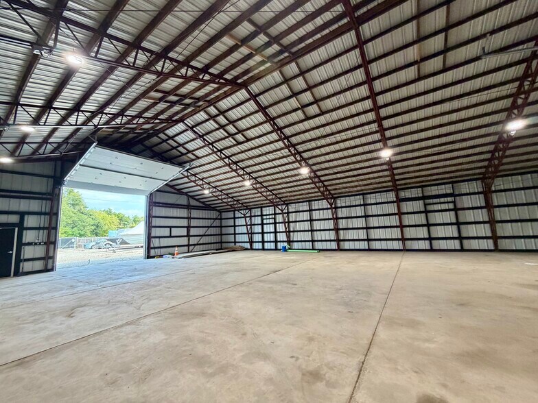 More Photos Of 406 Platt St, Genoa City Warehouse For Lease