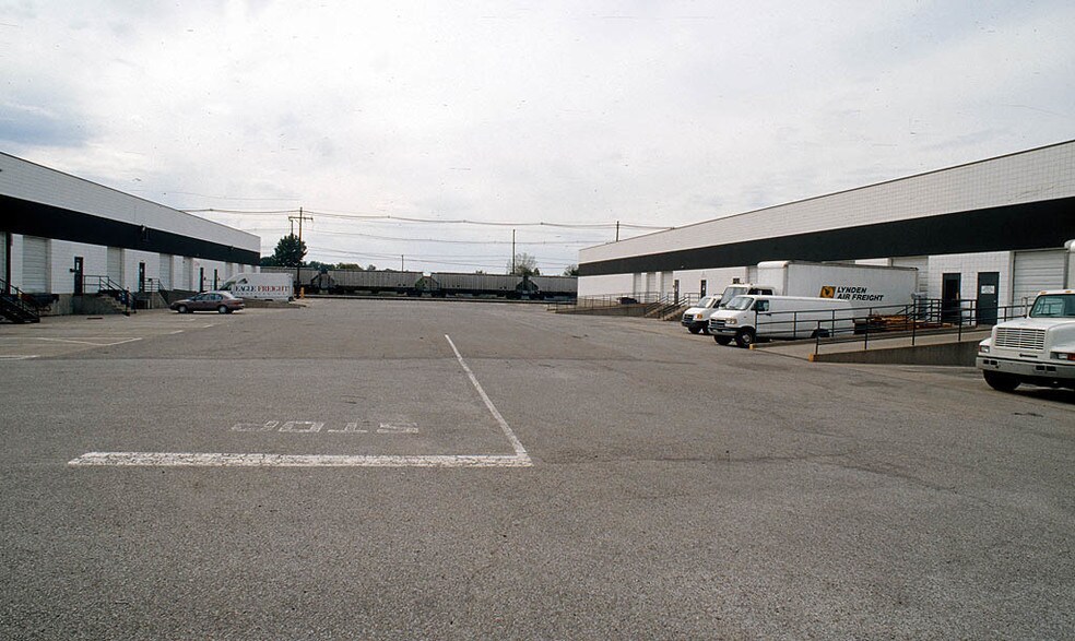 More Photos Of 4703 Allmond Ave, Louisville Warehouse For Lease