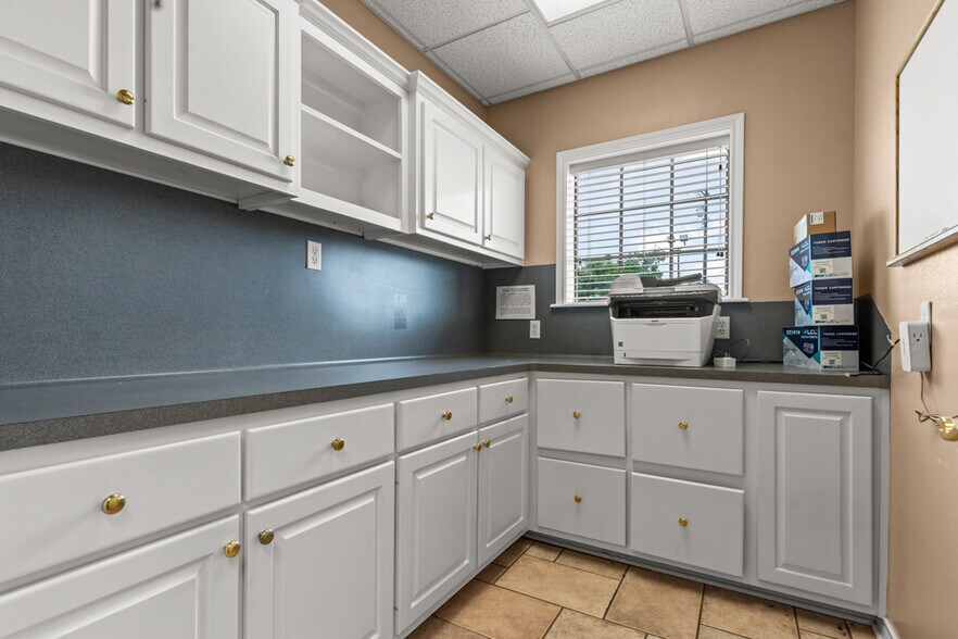 More Photos Of 112 US Highway 271 N, Gilmer Office For Lease