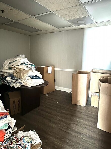 More Photos Of 131 S Varnell Rd, Tunnel Hill Distribution For Sale