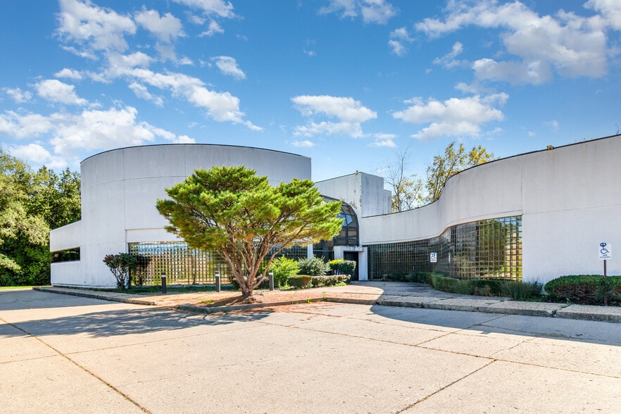 More Photos Of 10196 Springfield Pike, Cincinnati Medical For Sale